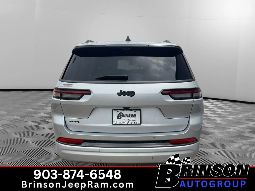 New 2026 Silver Zynith Exterior Paint Jeep Limited Reserve image 4