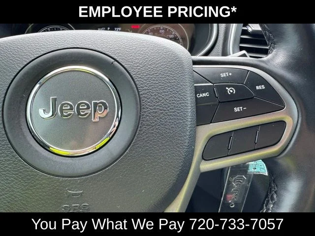 Used 2019 Silver Jeep Latitude image 29