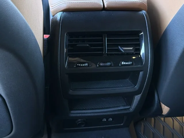 Used 2025  BMW xDrive40i image 18