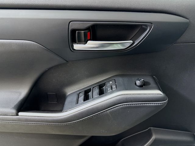 2023 Toyota Highlander XLE - Photo 18