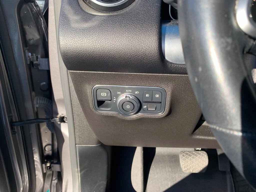 Used 2021 Gray Mercedes-Benz GLB 250 image 16