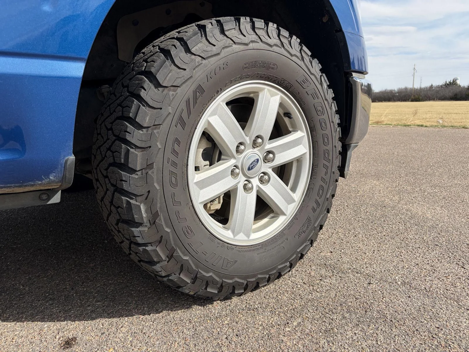 Used 2022  Ford XL image 18