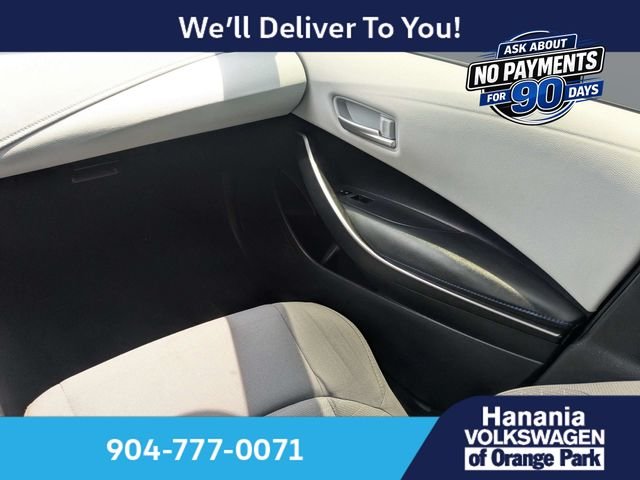 Used 2021  Toyota SE image 15