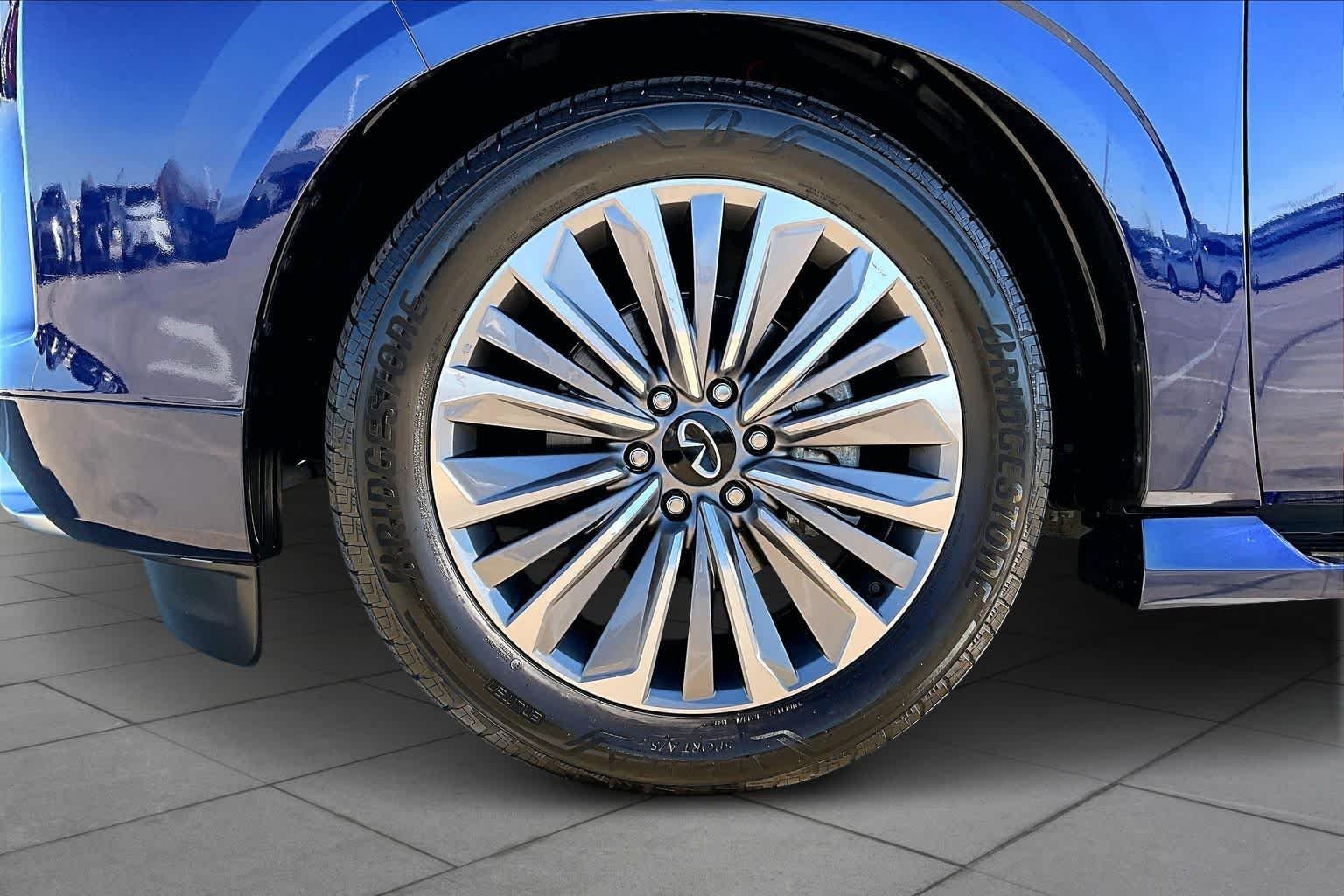 Used 2025 Grand Blue INFINITI LUXE image 17