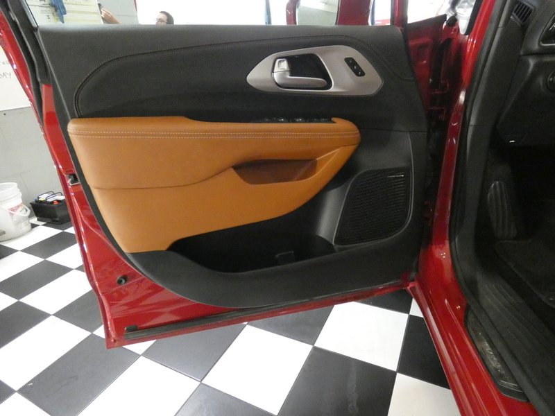 Used 2024 RED Chrysler Pinnacle FWD image 28