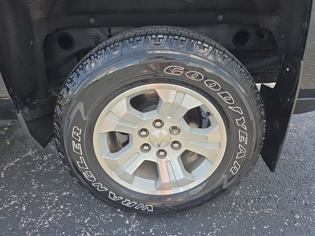 Used 2019 Gray Chevrolet LT image 18