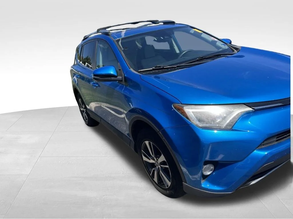 Used 2018 Blue Toyota XLE image 12
