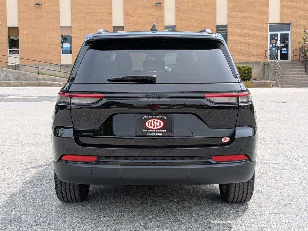 Used 2023 Black Jeep Altitude X image 4