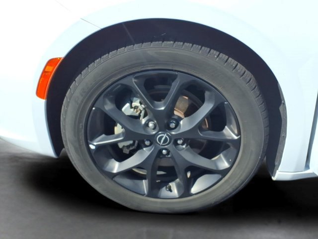 Used 2025  Chrysler Limited image 14