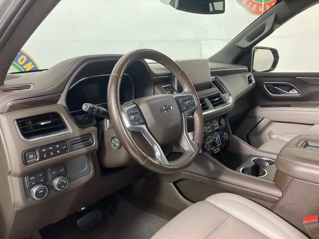 Used 2022 Gray Chevrolet Z71 image 16