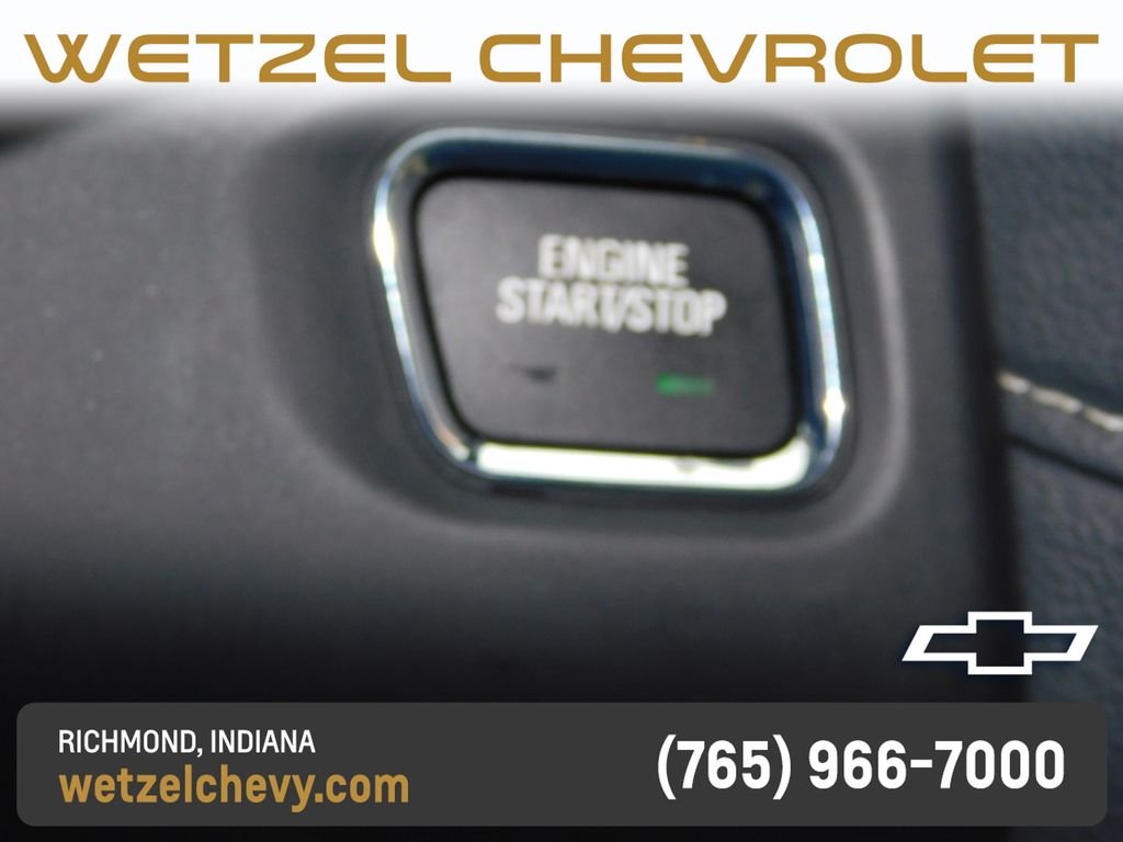 Used 2023 White GMC Denali image 42