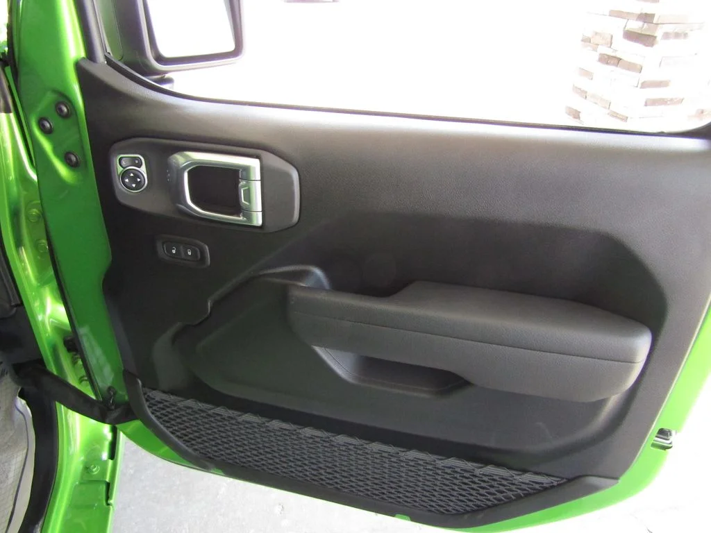 New 2026 Mojito Clearcoat Jeep Sport RHD image 17