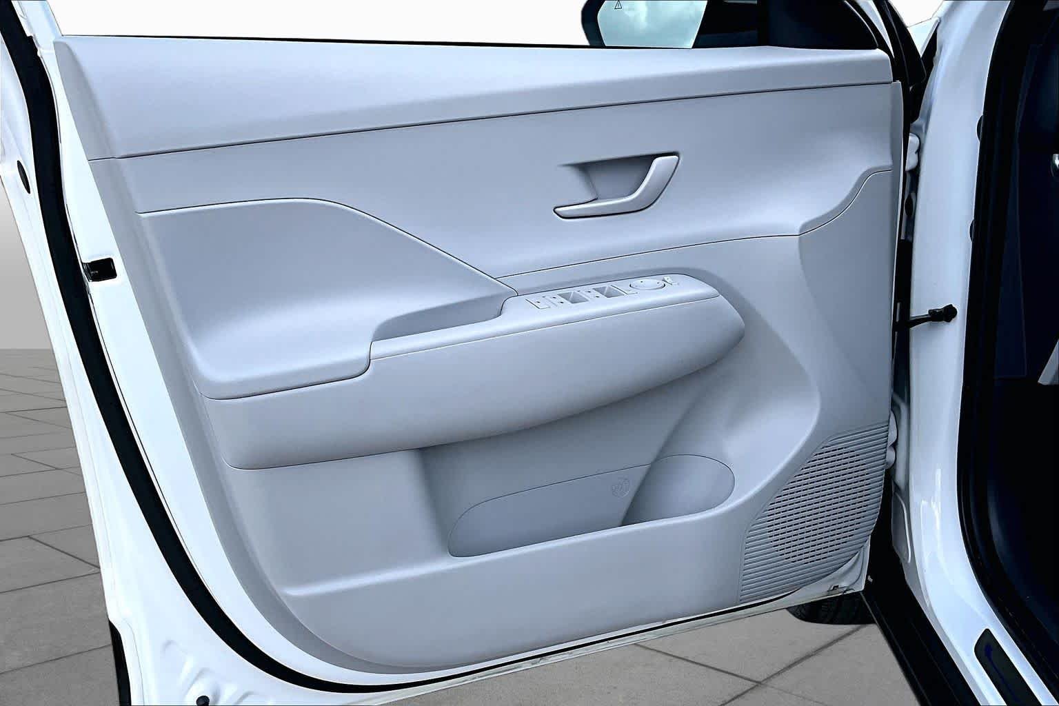 Certified Used 2026 Atlas White Hyundai SE image 21