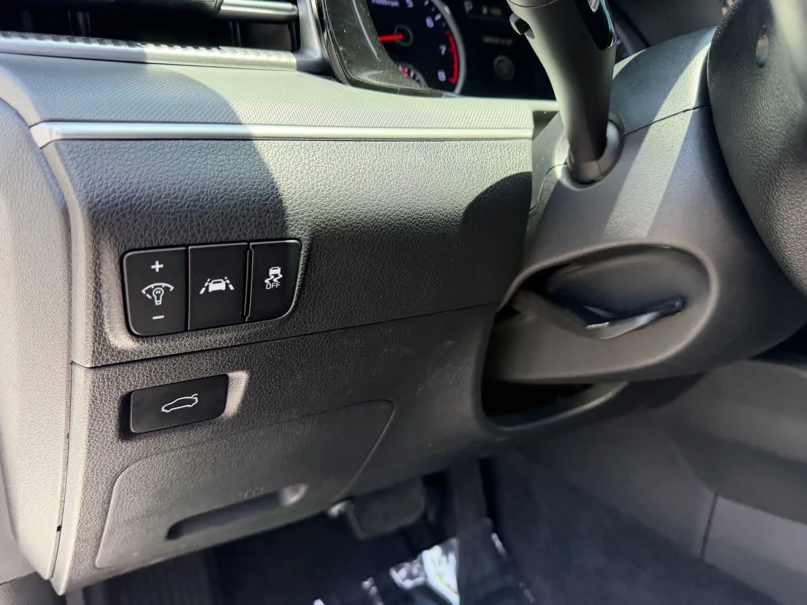 Used 2022 Glacial White Pearl Kia GT-Line image 24