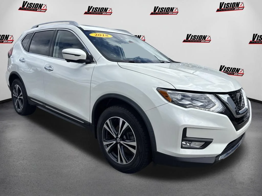 Used 2018 White Nissan SL image 3