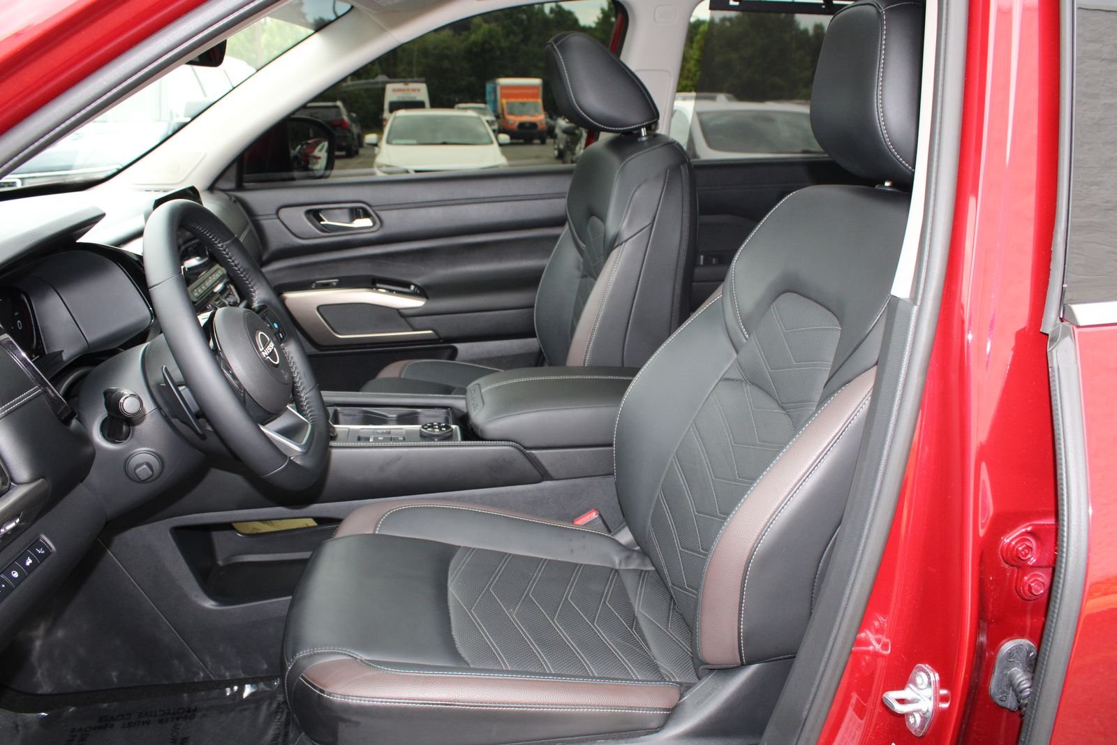 Used 2025 Red Nissan Platinum image 10