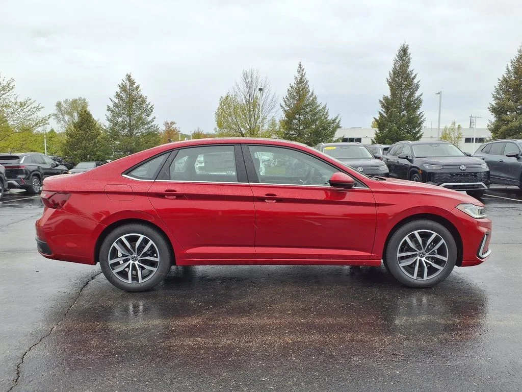 New 2026 Kings Red Metallic Volkswagen 1.5T SE image 3