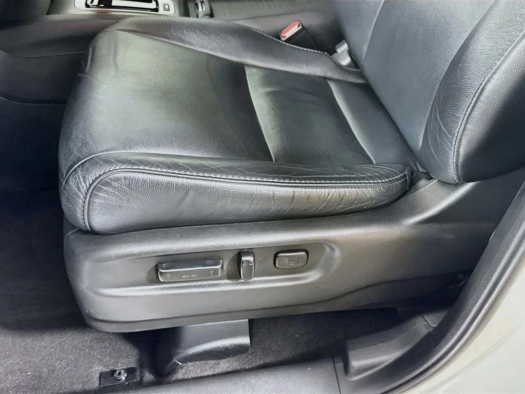 Used 2020 White Honda EX-L image 24