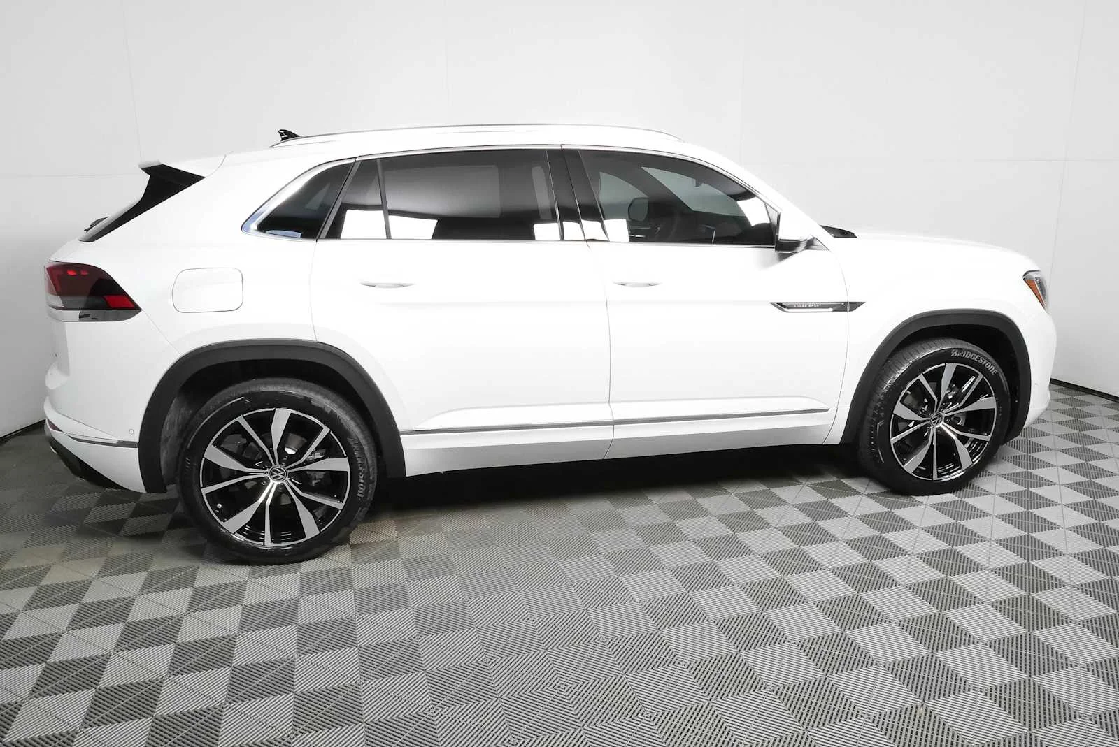New 2026 Opal White Pearl Volkswagen 2.0T SEL Premium R-Line image 2