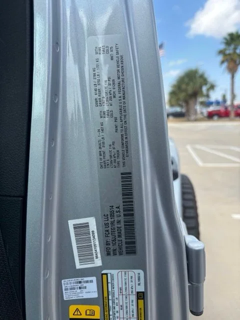 Used 2024 Silver Jeep Mojave image 13