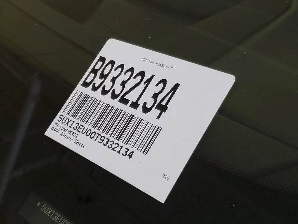 Used 2026 White BMW sDrive40i image 27