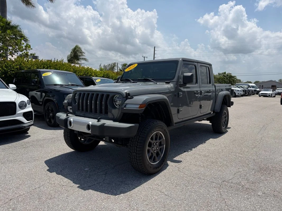 Used 2021  Jeep Rubicon 4x4 image 1