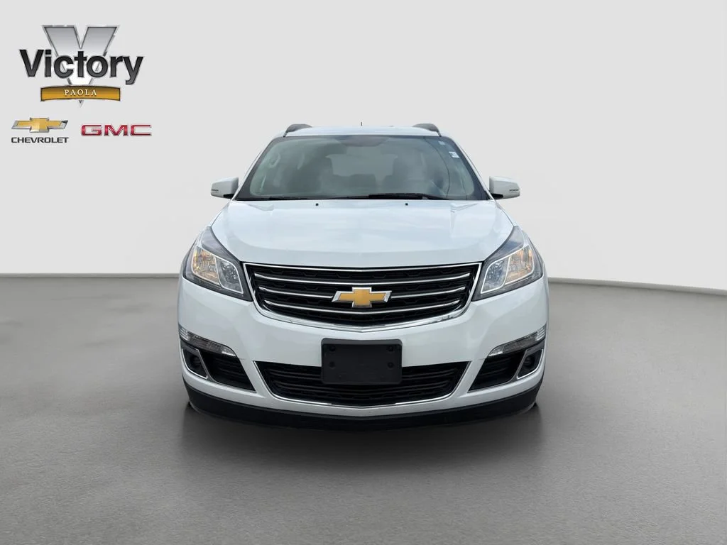 Used 2017 Chevrolet Traverse 2LT with VIN 1GNKVHKD4HJ195848 for sale in Kansas City