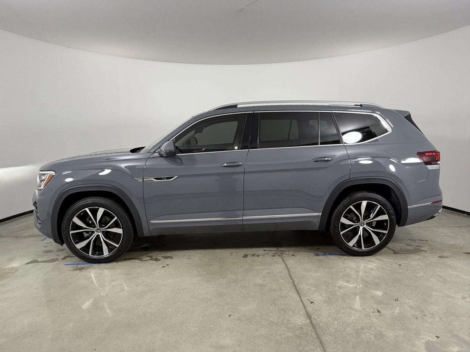 New 2026 Pure Gray Volkswagen 2.0T SEL Premium R-Line image 7