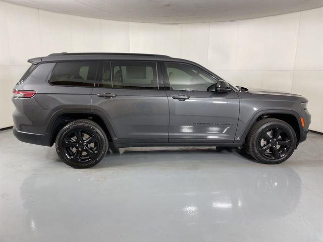 New 2025 Baltic Gray Metallic Clear-Coat Exterior Paint Jeep Limited image 9
