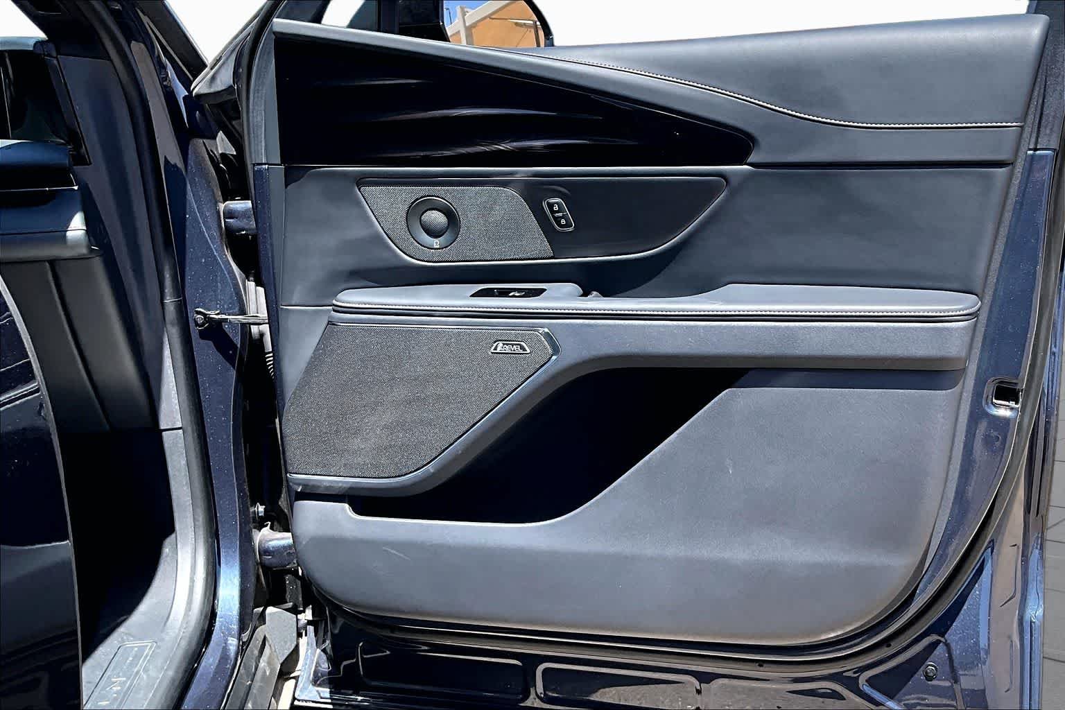 Used 2024 Blue Panther Lincoln Premiere image 22