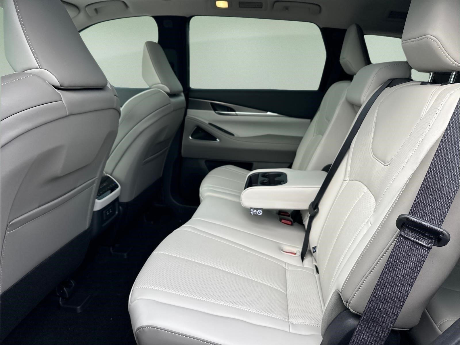 New 2027 GRAPHITE SHADOW INFINITI Luxe FWD image 16