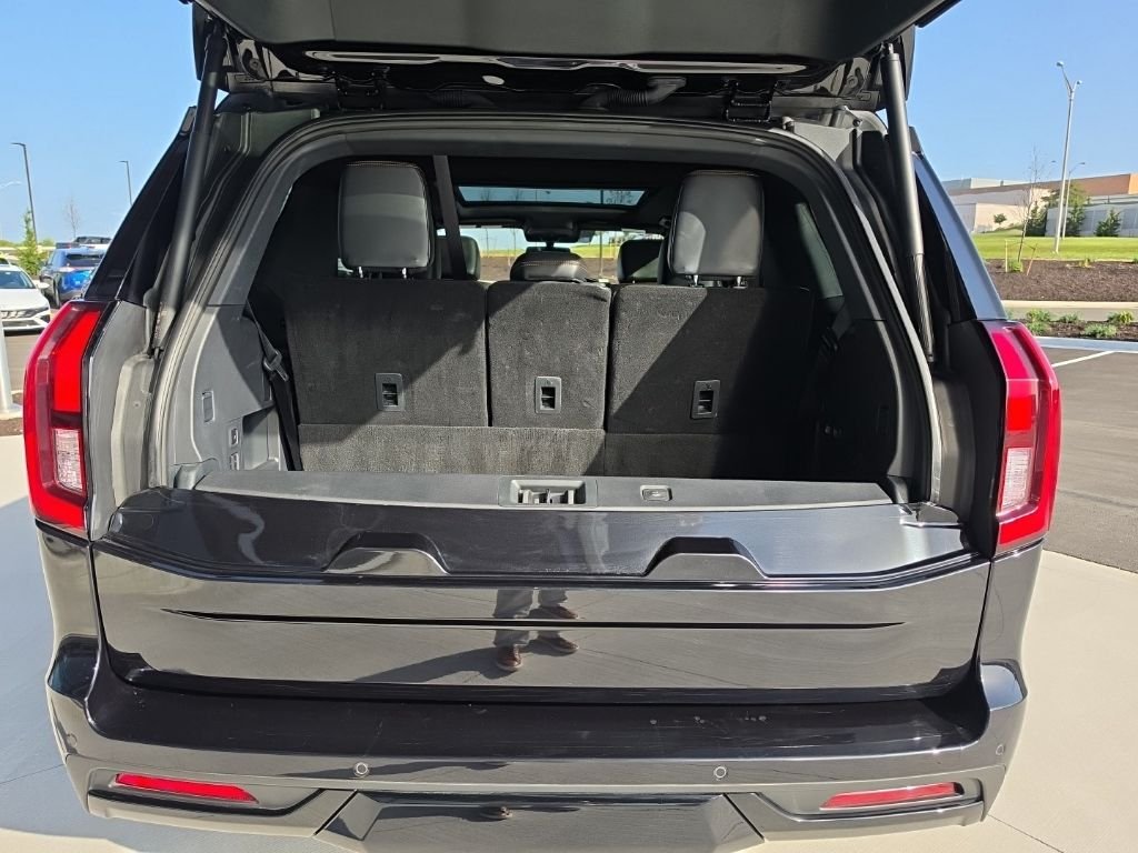 Used 2025  Ford Tremor image 28
