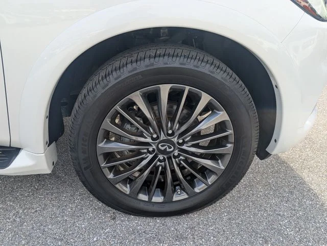 Used 2024 White INFINITI Sensory image 17