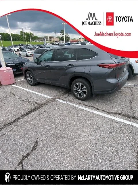 Used 2022 Gray Toyota XLE image 1