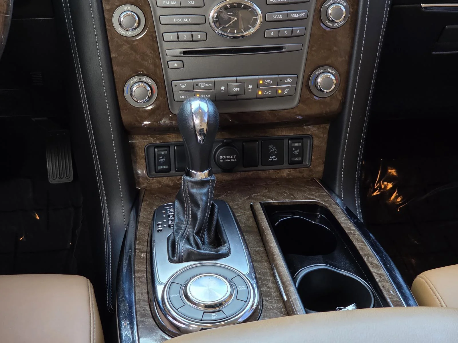 Used 2017 Black Obsidian INFINITI Signature Edition image 18