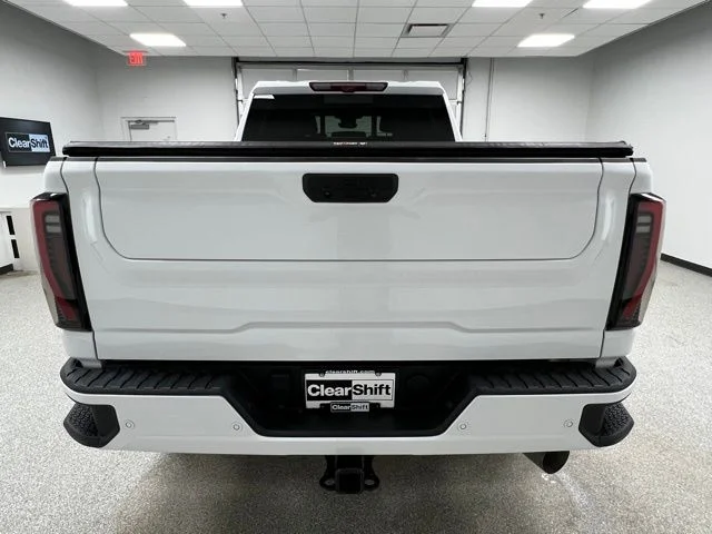 Used 2024 White GMC AT4 image 9