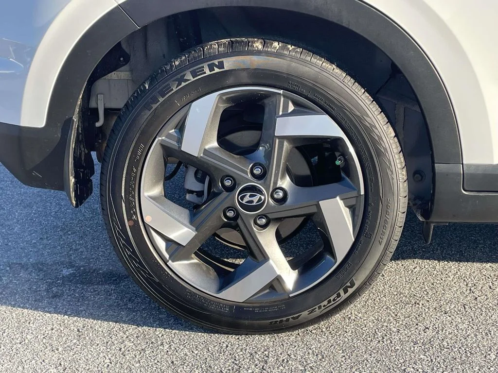 Used 2026 Lunar White Hyundai SEL image 33