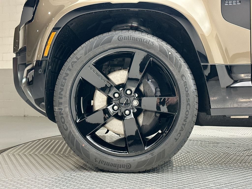 New 2026 Gondwana Stone Metallic Land Rover X-Dynamic SE image 13