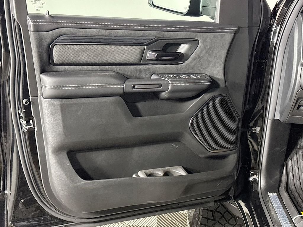 New 2026 Diamond Black Crystal Pearl-Coat Exterior Paint RAM  image 10