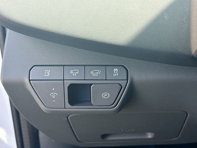 New 2026 Glacial White Kia Wind AWD image 10