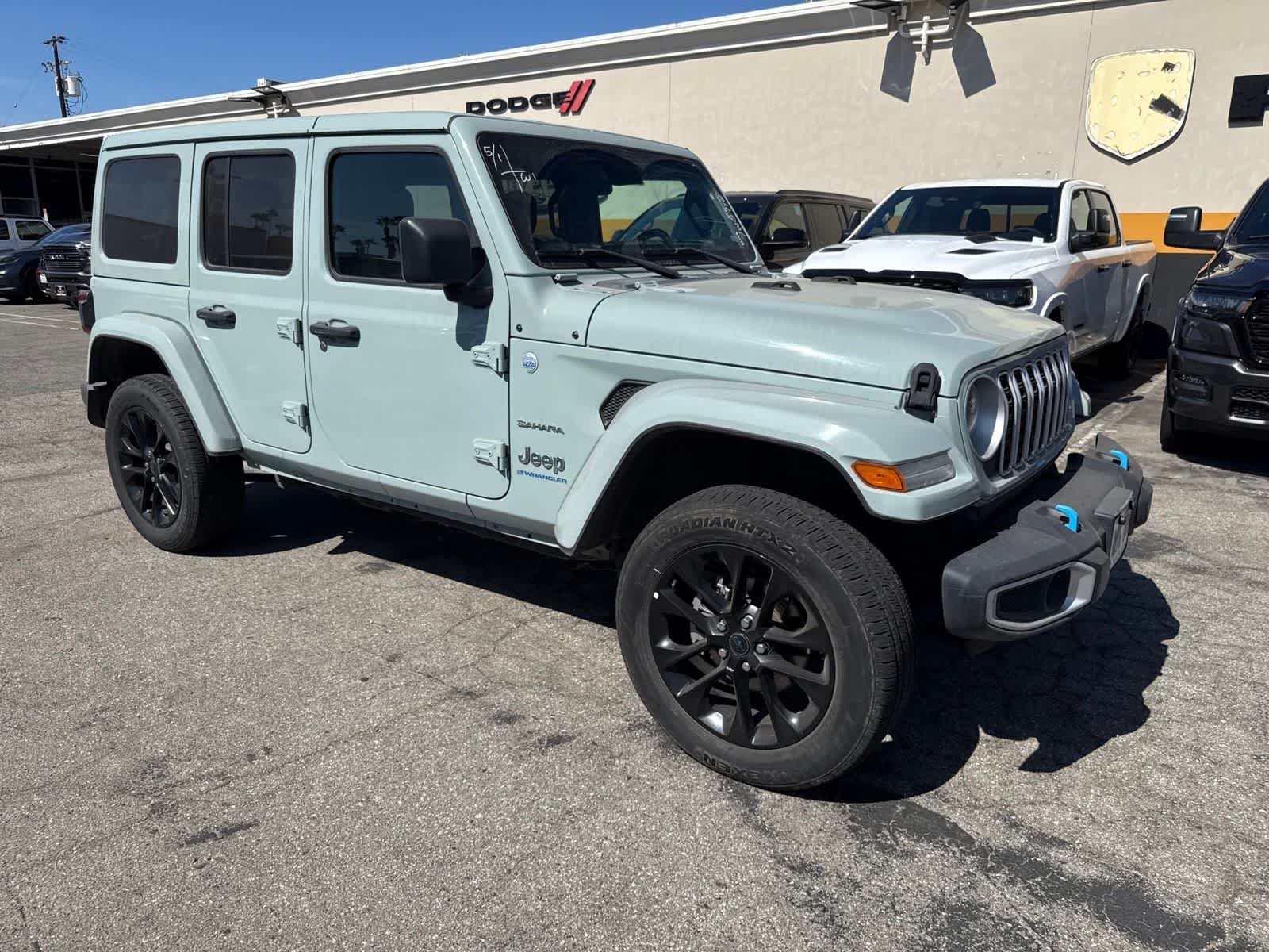 Used 2024 Earl Clearcoat Jeep Sahara image 10