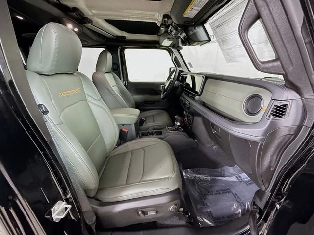 Used 2025 Black Jeep Mojave image 28