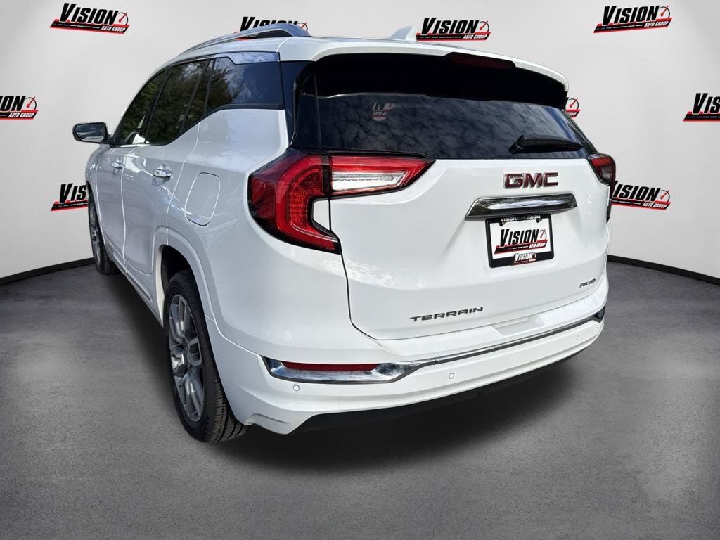Used 2024 White GMC Denali image 7