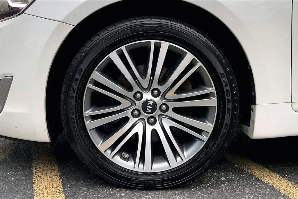Used 2016 White Kia Premium image 10