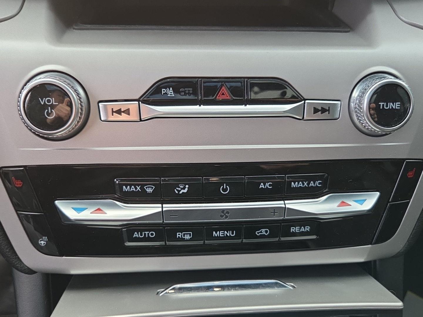 Used 2023 Agate Black Metallic Ford XLT image 16