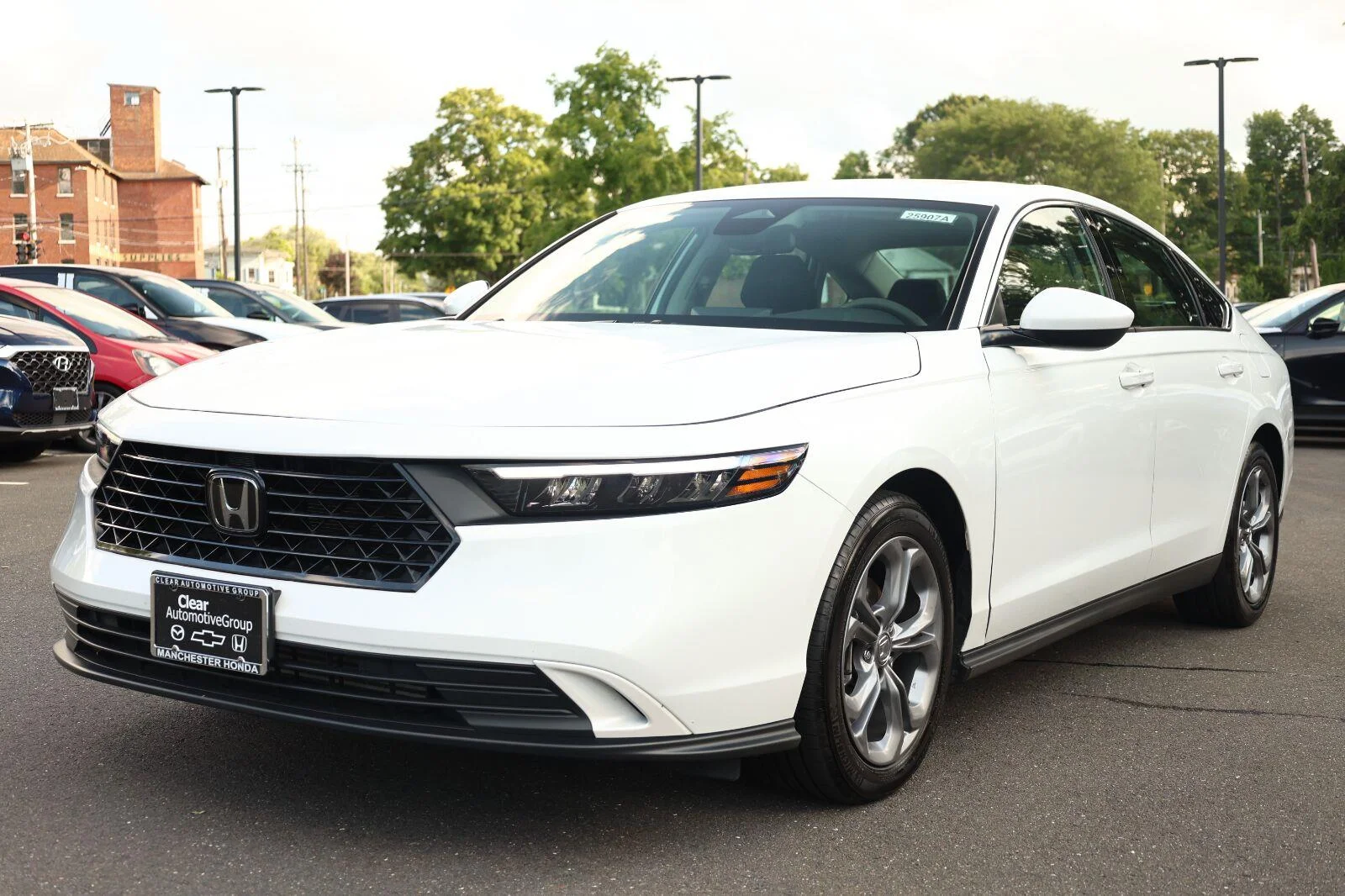 Used 2024 Platinum White Pearl Honda EX image 3