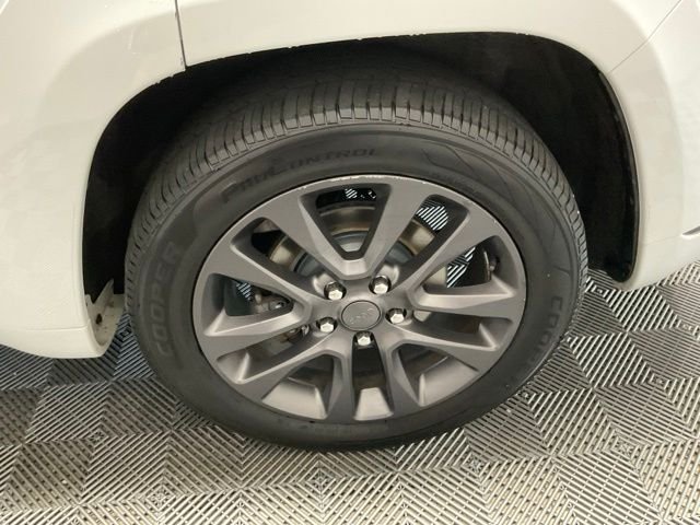 Used 2019 Bright White Clearcoat Jeep High Altitude image 38