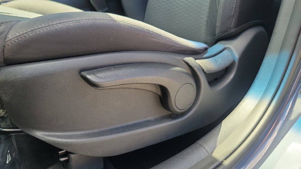 Used 2019 Blue Hyundai SE image 16