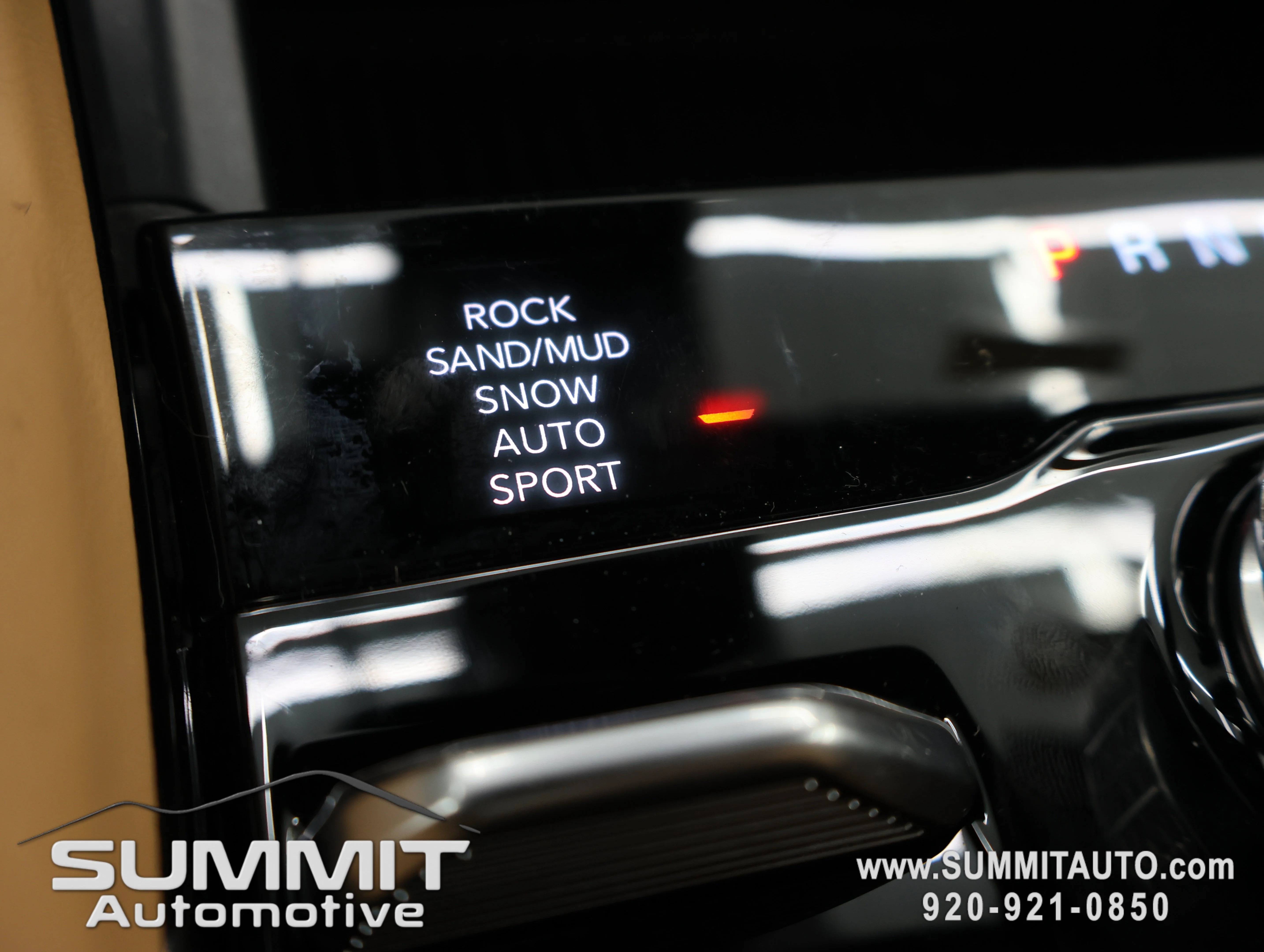 New 2026 Diamond Black Crystal Pearl-Coat Exterior Paint Jeep Summit image 59
