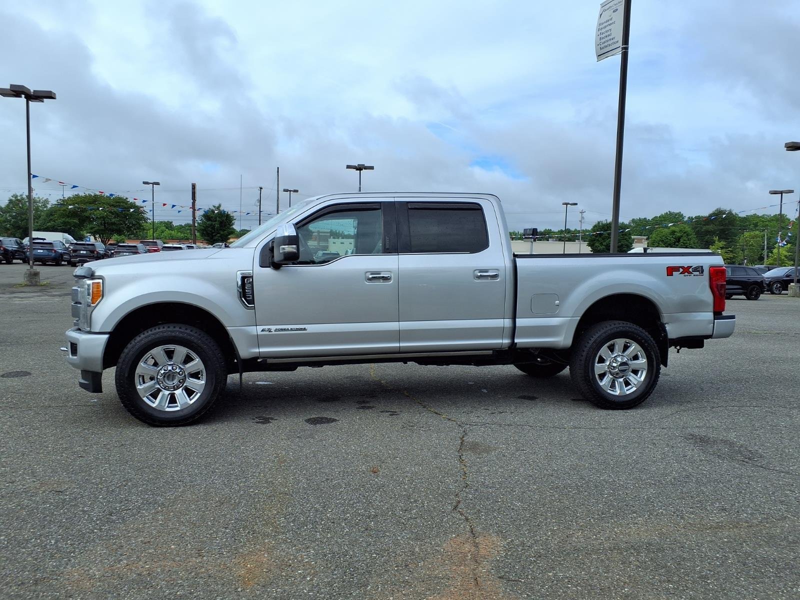 Used 2019  FORD  image 3